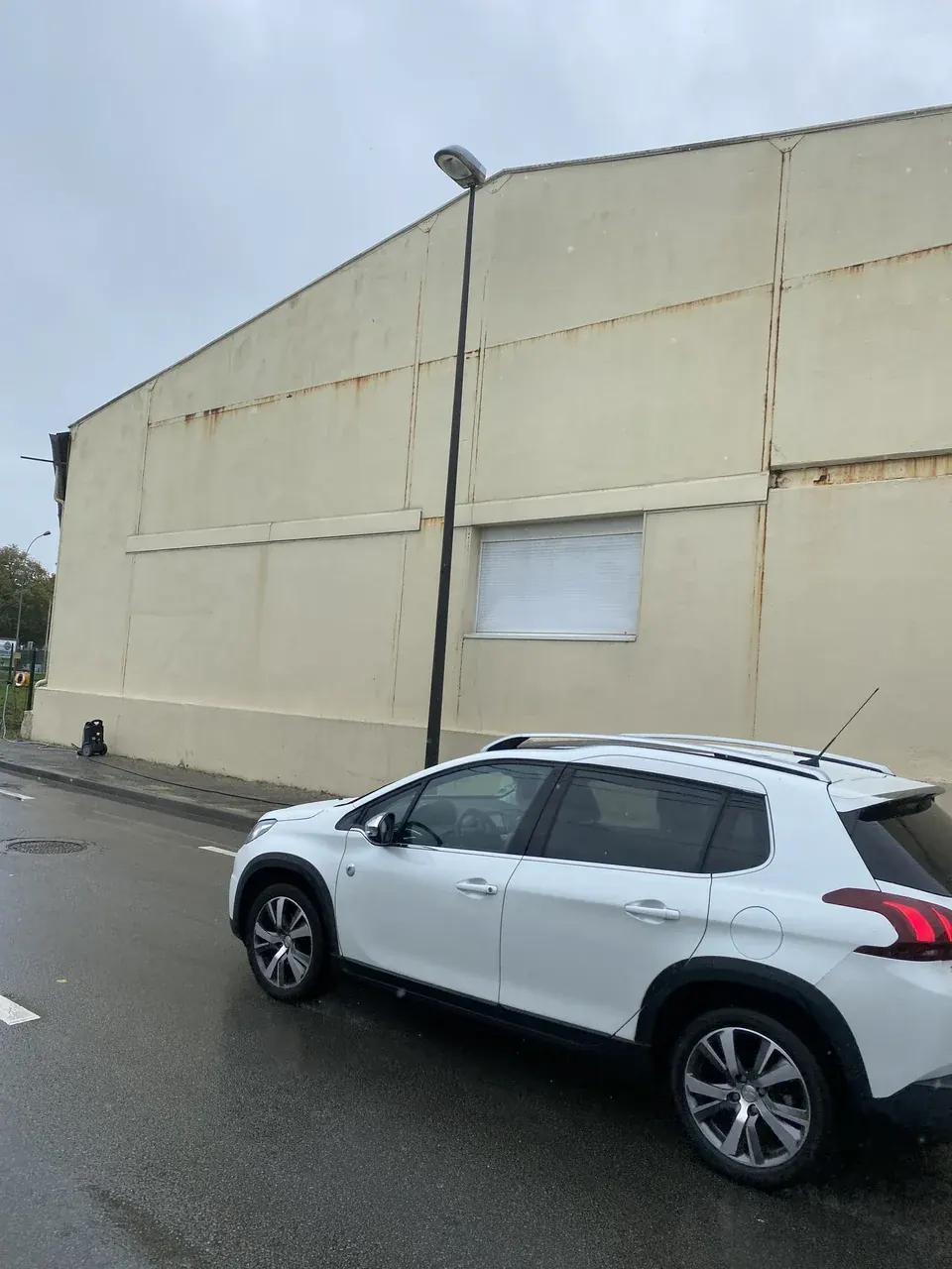 Façade industrielle après le nettoyage